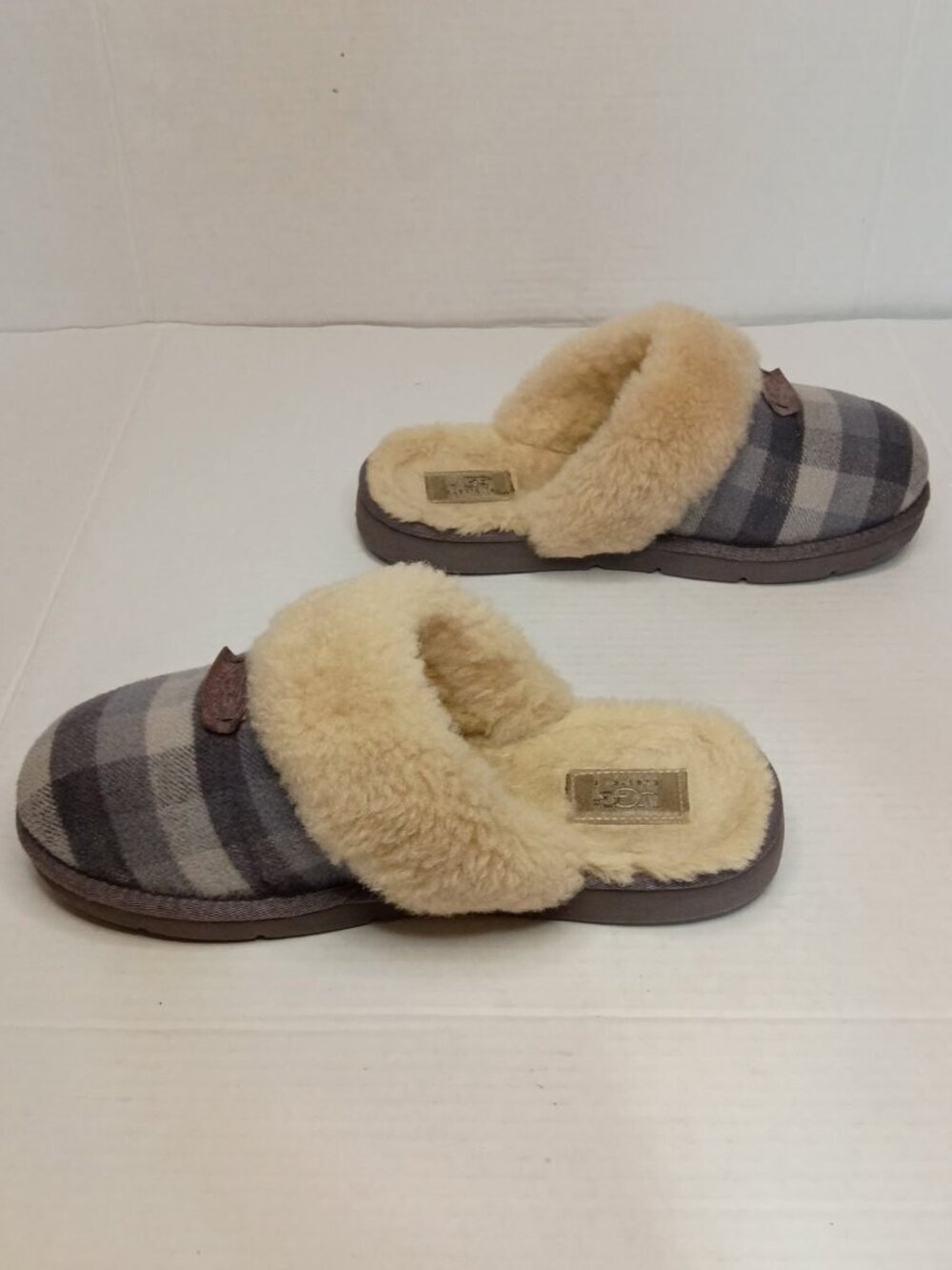 UGG Cozy Flannel Gray Plaid Mule Slippers Women’s Size 10 - Picture 4 of 7